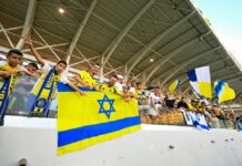 Безопасность или политика: почему решение о допуске израильских болельщиков в Бирмингеме вызывает протесты