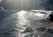 Вартовчанка требует 750 тысяч с управляющей компании за перелом на обледеневших ступенях