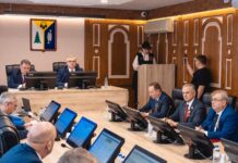 Депутаты Думы Нижневартовска (ХМАО) поддержали изменения в бюджет, стратегию развития и наградили семьи знаком «Родительская слава»