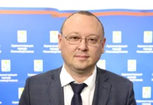 Проверка идёт, а зам работает: мэрия Нижневартовска «разбирается» с конфликтом интересов Чеботарева